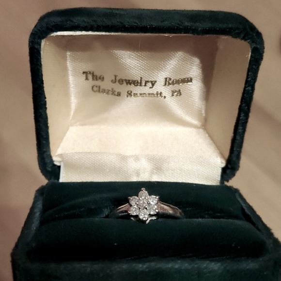 Diamond Ring - Picture 2 of 5